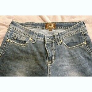 Cowgirl Up CG medium rise denim blue stretch crop distressed jeans size 31"  ~10